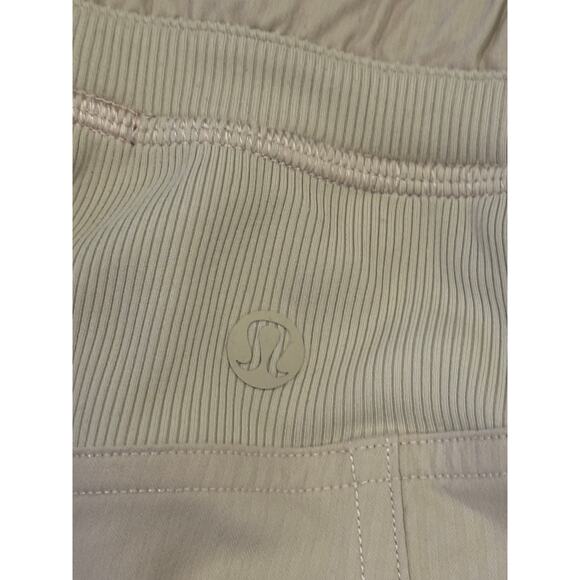 Lululemon Dance Studio High Rise Shorts 3.5" Size 6 Tan - Picture 7 of 9